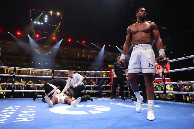 Read more about the article Tony Bellew ranks Anthony Joshua ABOVE Tyson Fury in new top five heavyweights list after Francis Ngannou KO