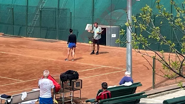 You are currently viewing Motivele pentru care Simona Halep merge să joace la Oeiras înainte de Madrid Open. Carlos Martinez a avut un cuvânt „greu” de spus