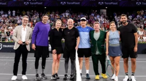 Read more about the article Fostul lider WTA Simona Halep, meci demonstrativ cu Steffi Graf și Andre Agassi. „Mă gândesc la revenire, nu la retragere” VIDEO