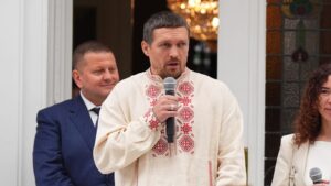 Read more about the article Oleksandr Usyk Certain that the Tyson Fury Rematch ‘Will Be Hard’