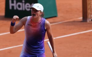 Read more about the article Iga Świątek zawalczy o czwarty tytuł Roland Garros. Kiedy finał?