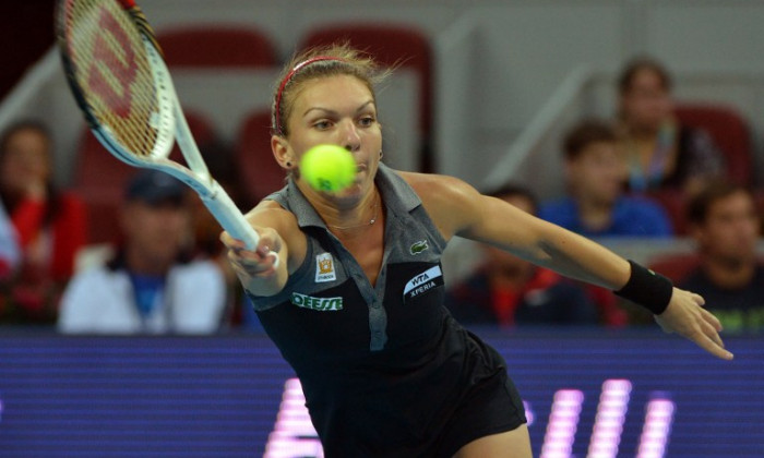 Read more about the article Simona Halep a învins a 13-a jucătoare a lumii, Nadia Petrova în primul tur la Moscova