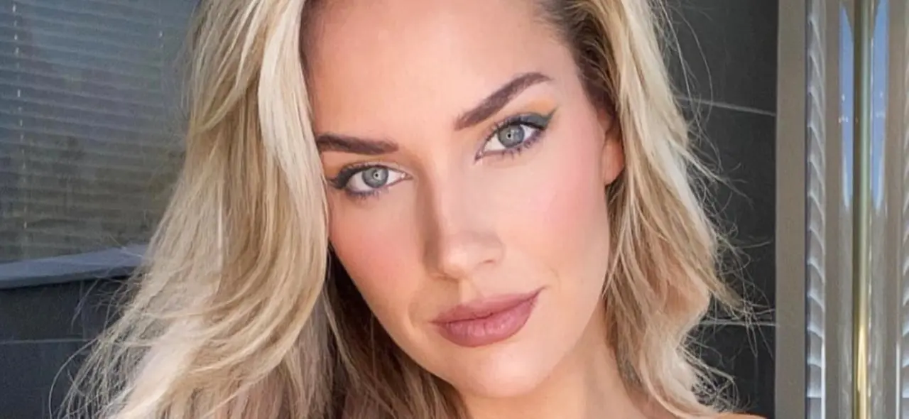 You are currently viewing Paige Spiranac Wears Nothing Beneath Her Open Braless Top