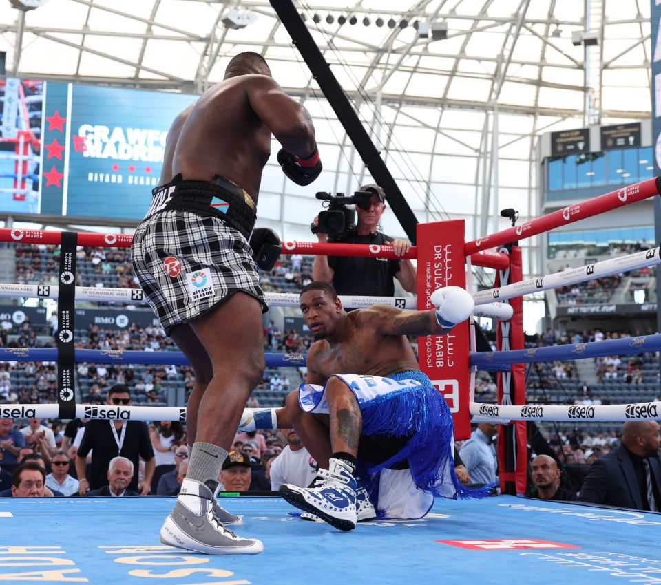 You are currently viewing Heavyweight Tyson Fury named ‘heir to my throne’ suffers brutal KO defeat after being dropped three times by Martin Bakole