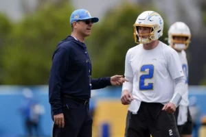 Read more about the article Chargers will go with Easton Stick at quarterback until Justin Herbert recovers